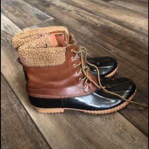 Duck boots